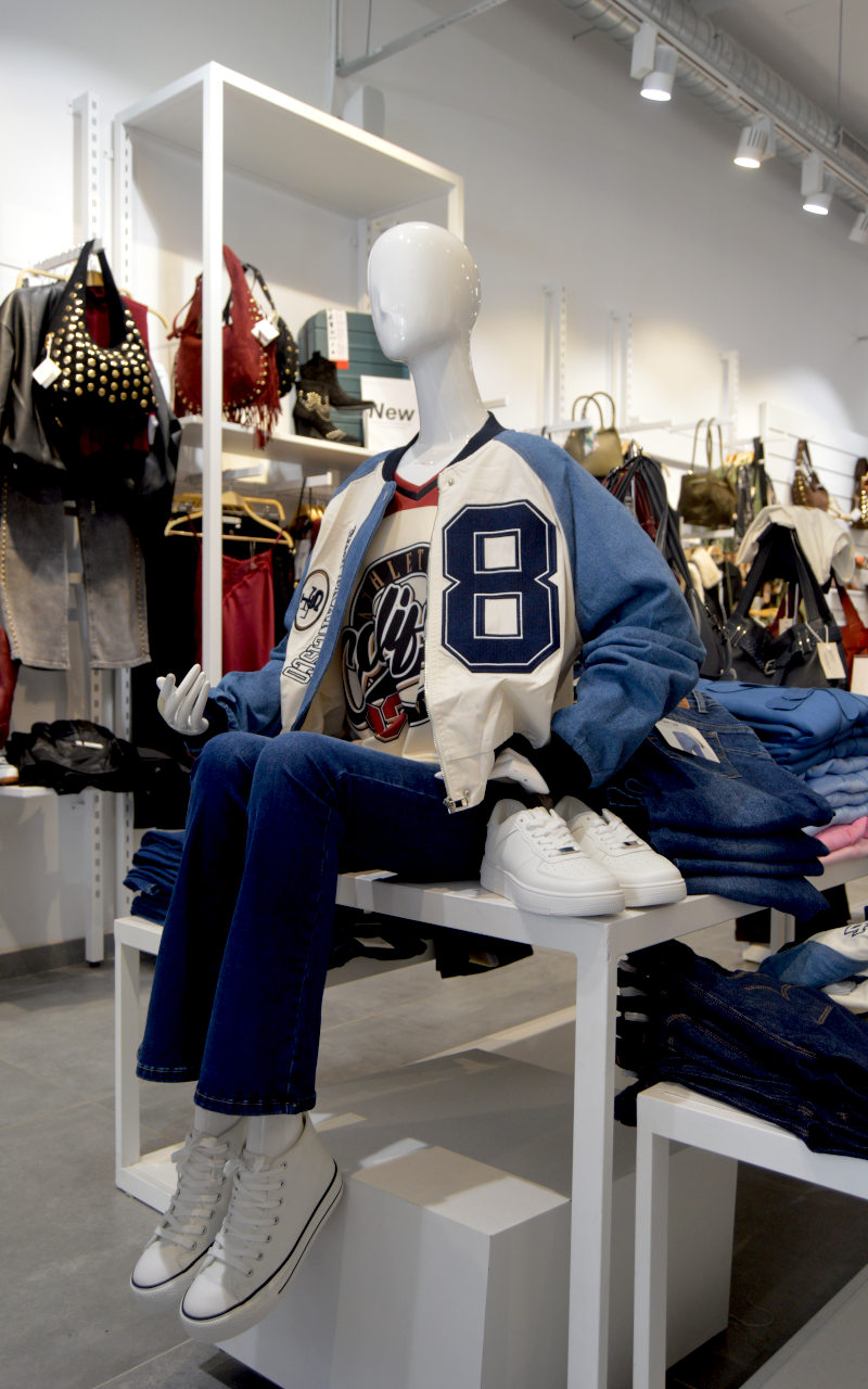 Moda para mujer y hombre en Segorbe. Ropa, calzado, complementos, ropa deportiva, pijamas, bolsos, cinturones, bufandas, sombreros y ropa de baño