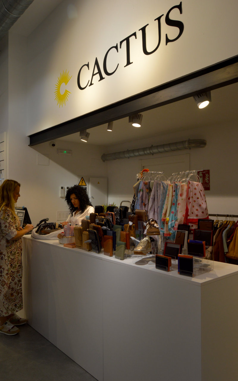 Moda para mujer y hombre en Segorbe. Ropa, calzado, complementos, ropa deportiva, pijamas, bolsos, cinturones, bufandas, sombreros y ropa de baño